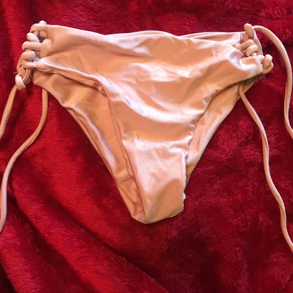 Pink bikini - Picture 2 of 4